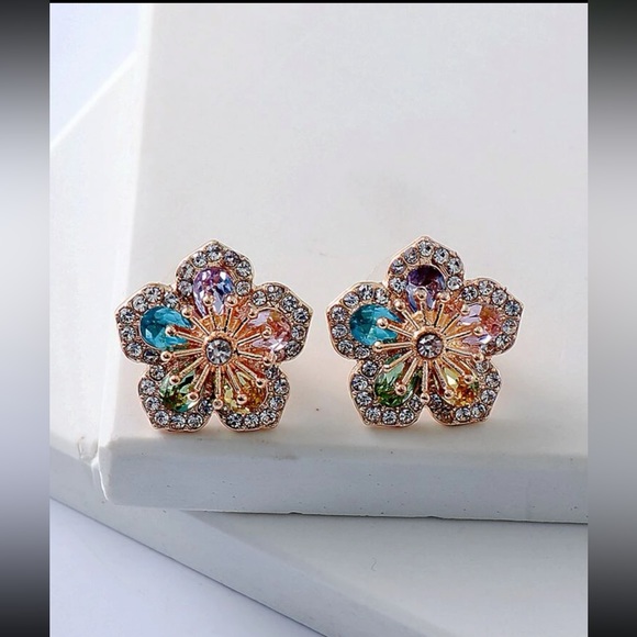 New luxe multicolored rhinestones flower stud earrings - Picture 2 of 6